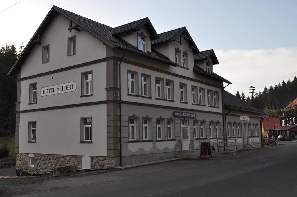 Hotel Seifert Nové Hamry Екстериор снимка